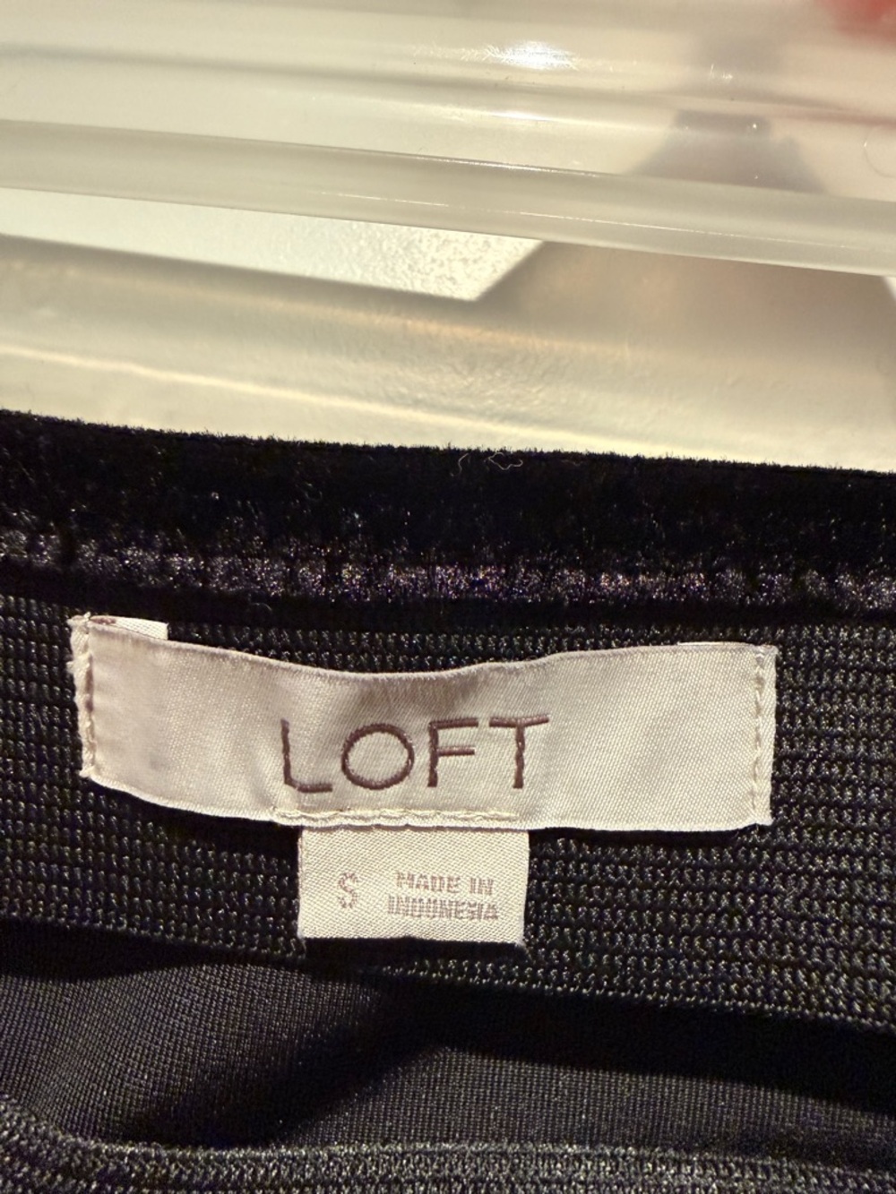 LOFT Black Velvet Pencil Skirt size small - Picture 3 of 3